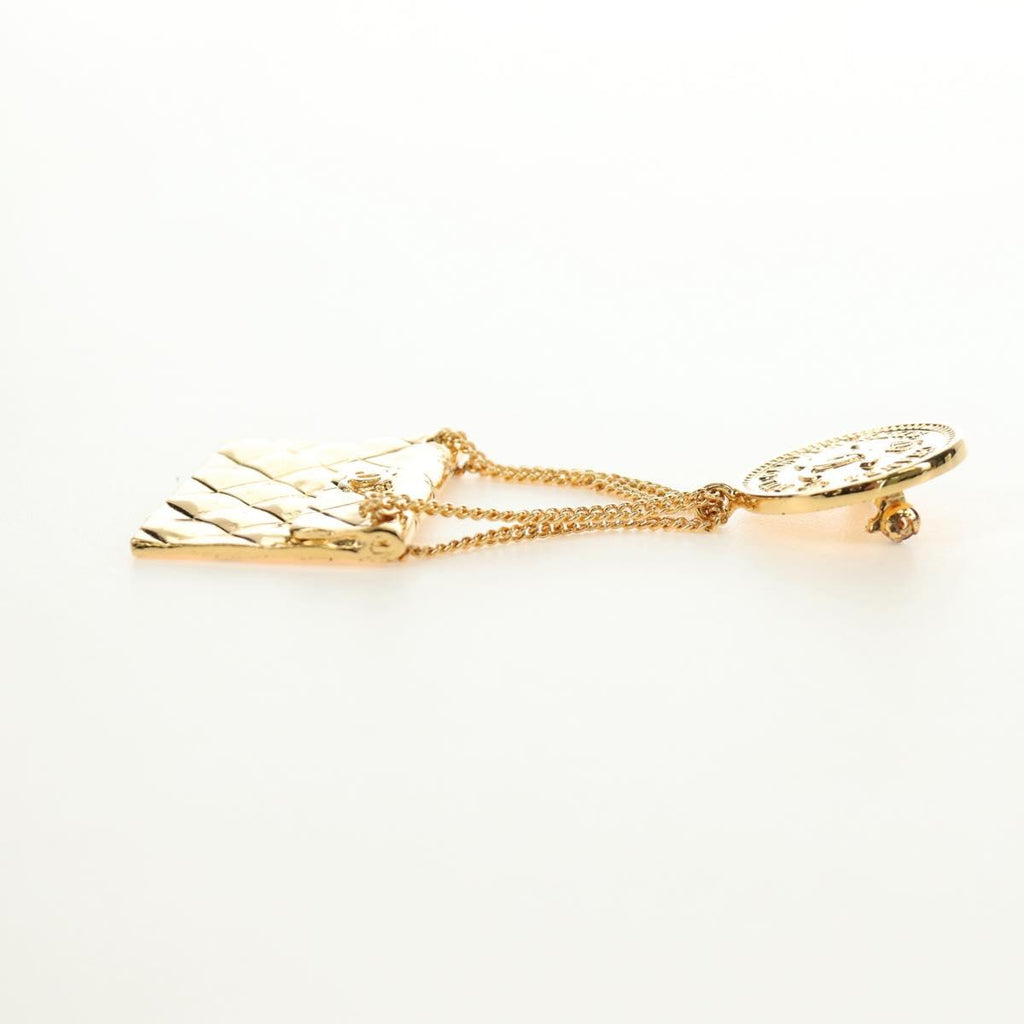 CHANEL Brooch metal Gold CC Auth 185856M