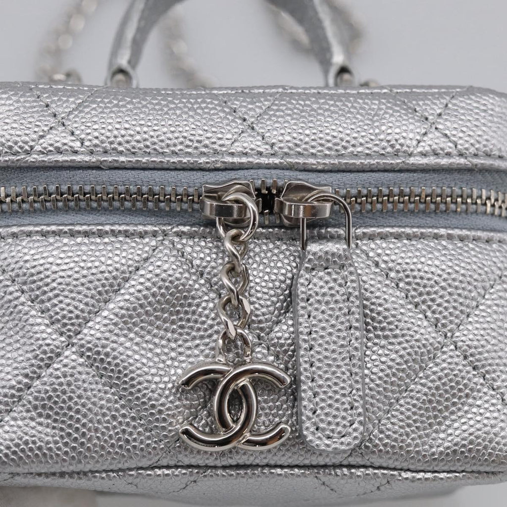 CHANEL Matelasse Chain Shoulder Vanity Pouch Caviar Skin 2way CC Auth 208451SAM