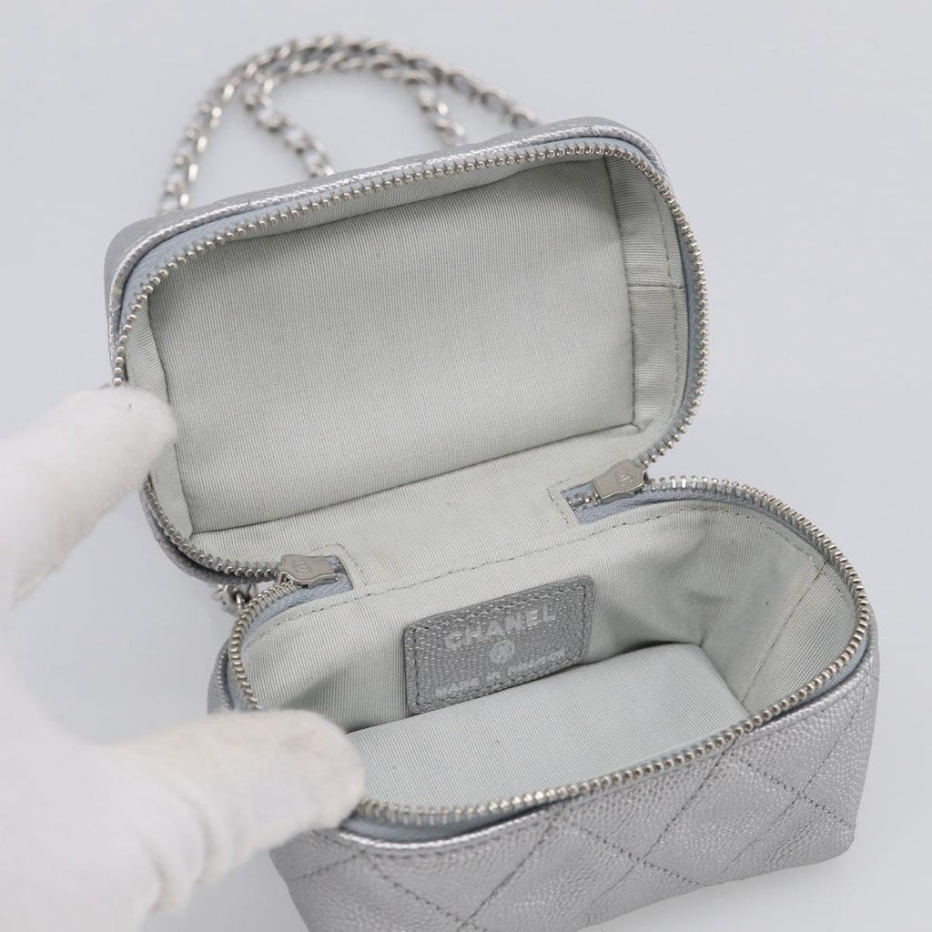 CHANEL Matelasse Chain Shoulder Vanity Pouch Caviar Skin 2way CC Auth 208451SAM