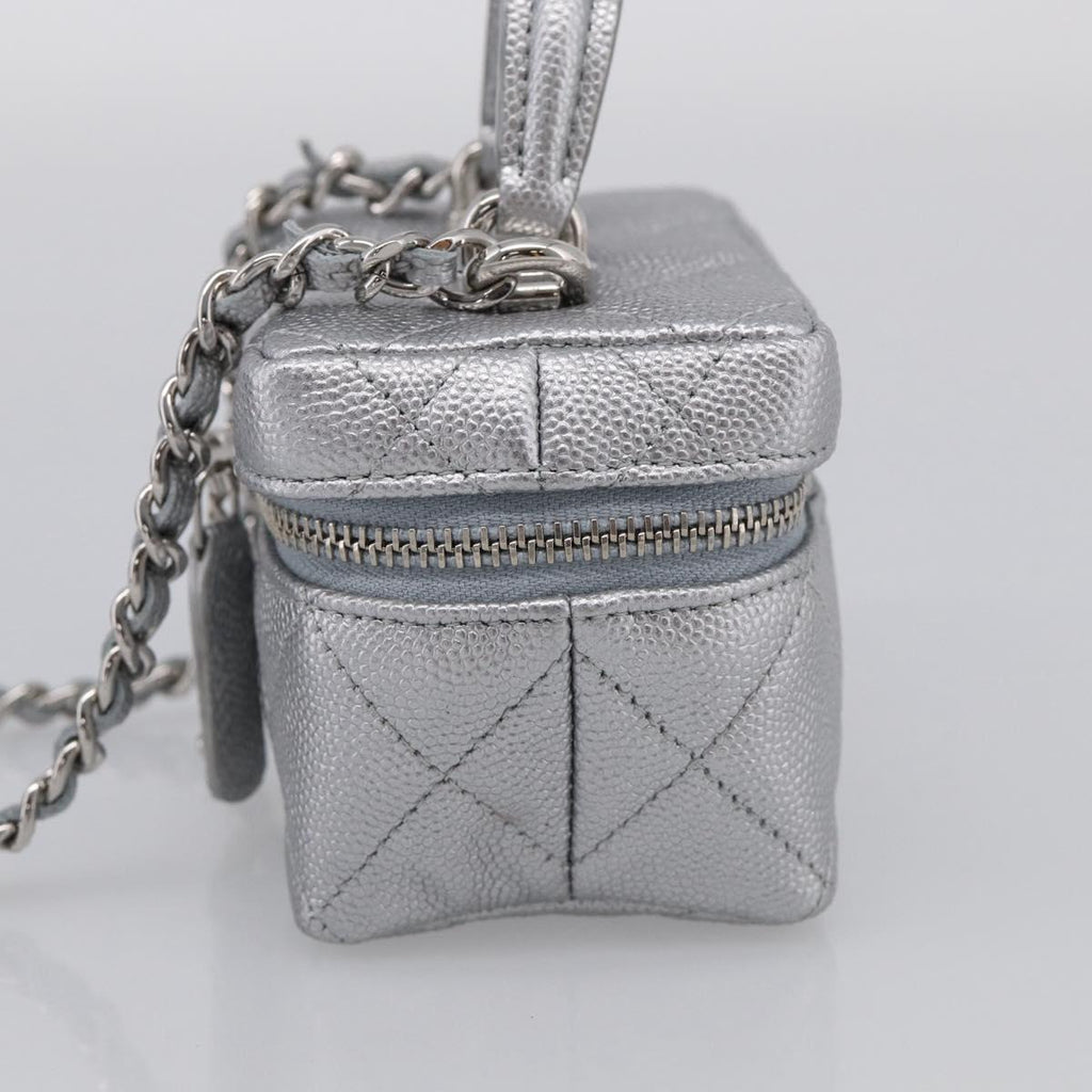 CHANEL Matelasse Chain Shoulder Vanity Pouch Caviar Skin 2way CC Auth 208451SAM