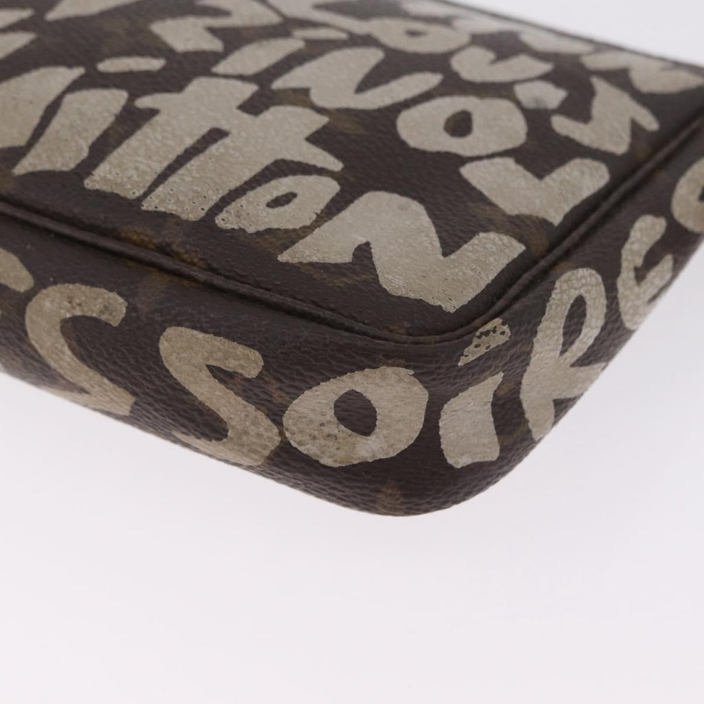 LOUIS VUITTON Graffiti Pochette Accessoires Pouch White M92192 LV Auth 212118