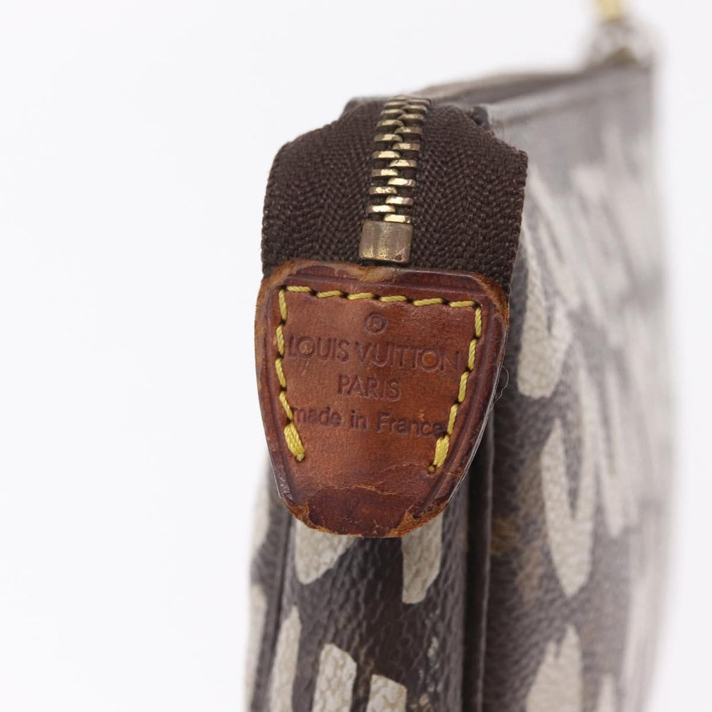 LOUIS VUITTON Graffiti Pochette Accessoires Pouch White M92192 LV Auth 212118