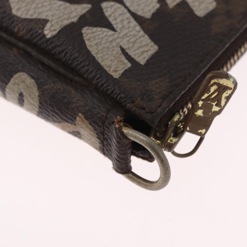 LOUIS VUITTON Graffiti Pochette Accessoires Pouch White M92192 LV Auth 212118