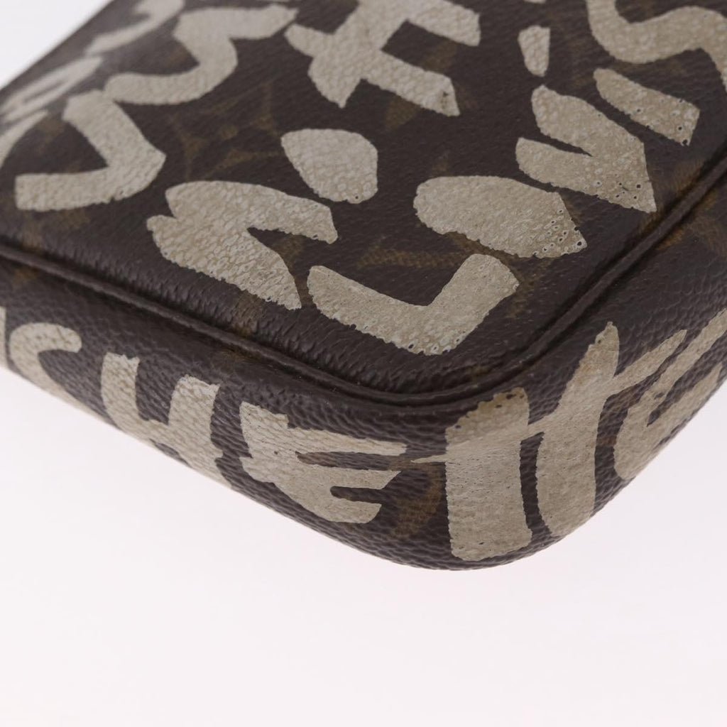 LOUIS VUITTON Graffiti Pochette Accessoires Pouch White M92192 LV Auth 212118