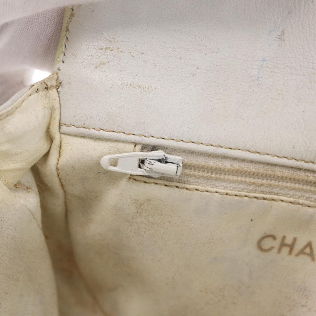 CHANEL Matelasse Waist Bag Lamb Skin White Gold CC Auth BA16757
