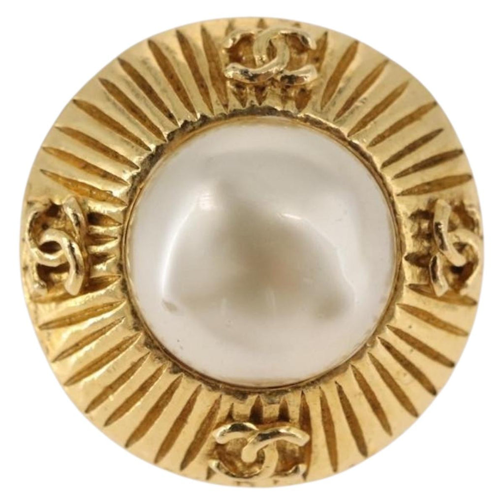CHANEL Earring Metal Gold Tone White CC Auth bs36536