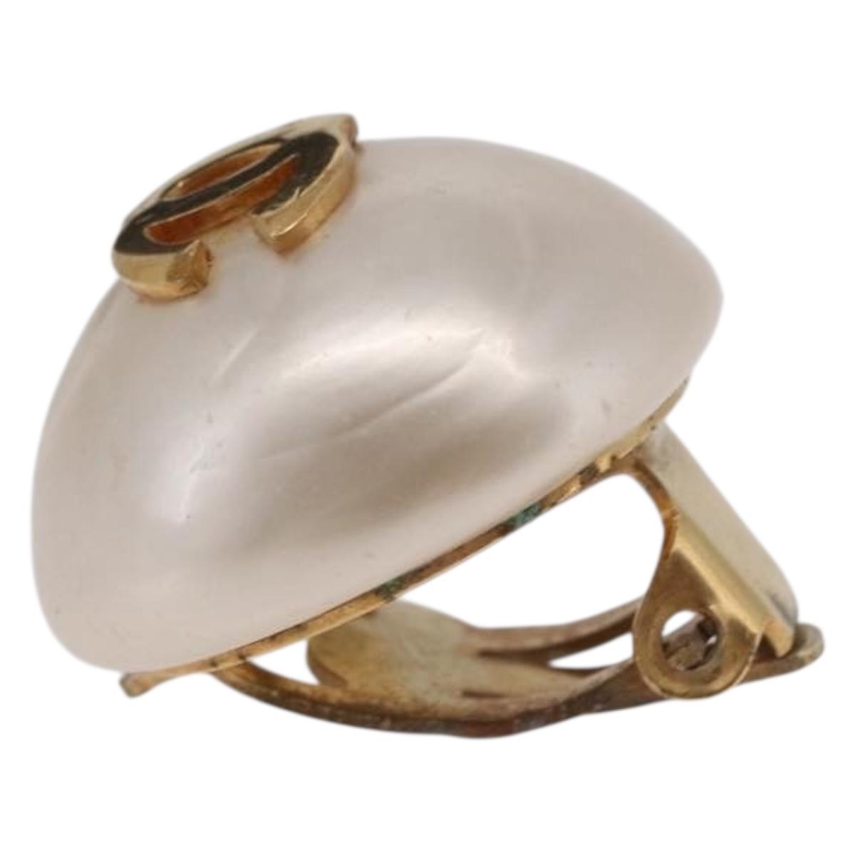 CHANEL Pearl Earring metal Gold CC Auth bs37619